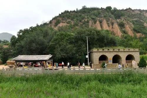陕西梁家河:黄土高原小山村 脱贫迈上小康路