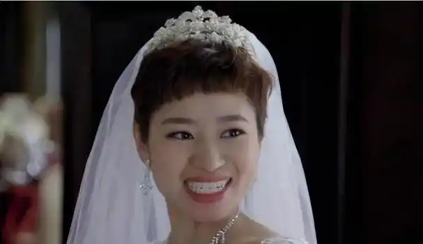 表面是艺人实则是富家千金的明星她们最不怕的就是潜规则