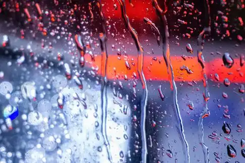 雨天出行-摄图网