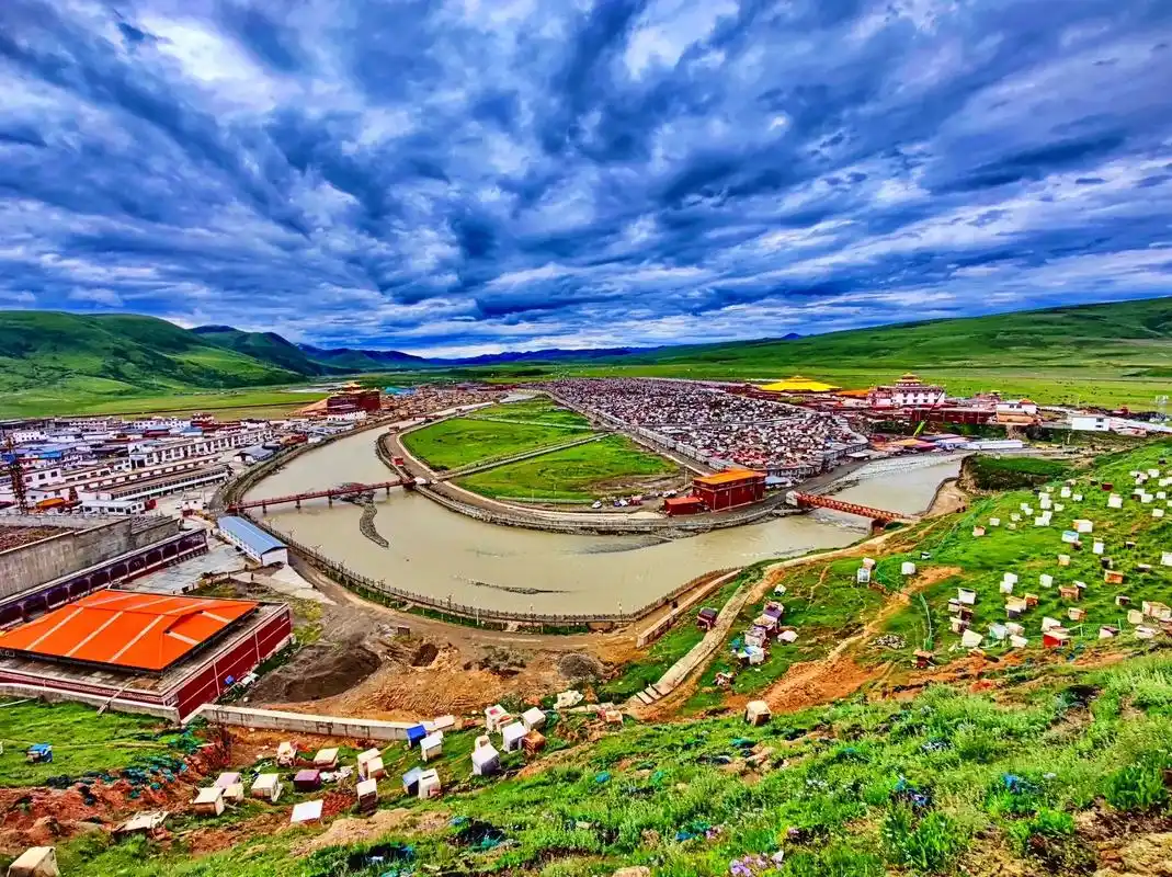 白玉·亚青.{亚青寺全称亚青邬金禅林,在四川省白玉县昌台区阿 - 抖音