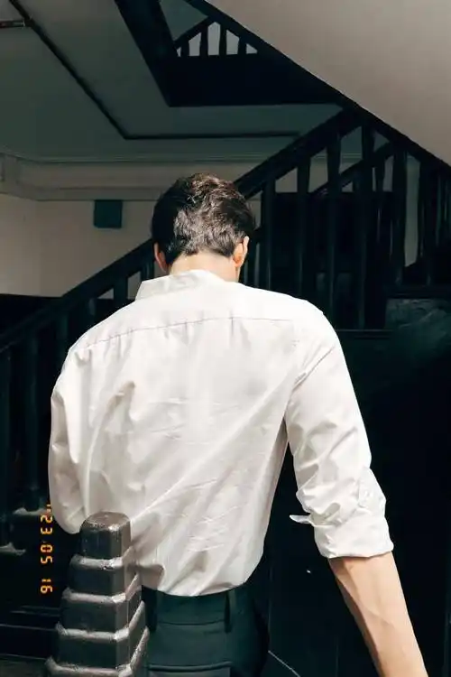 crush只出一个背影就赢了?_训练_背部_健身