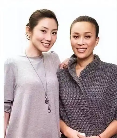 那红生的第一反应就是觉得那英一定是"疯"了才想去唱歌,"我根本就不想