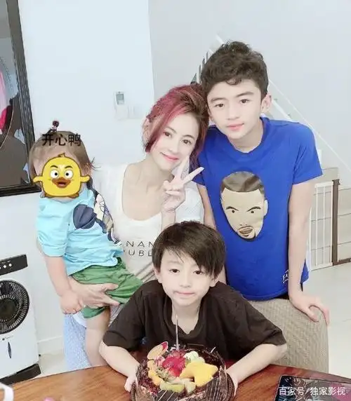 谢霆锋,张柏芝的大儿子和小时候长得不一样,15岁已有上亿身家