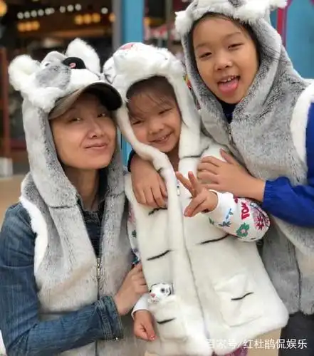 曾湉与两个女儿