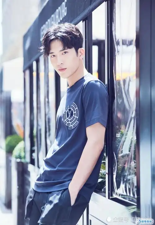 吴京新电影未播先火主演是当红小鲜肉网友找来挨骂