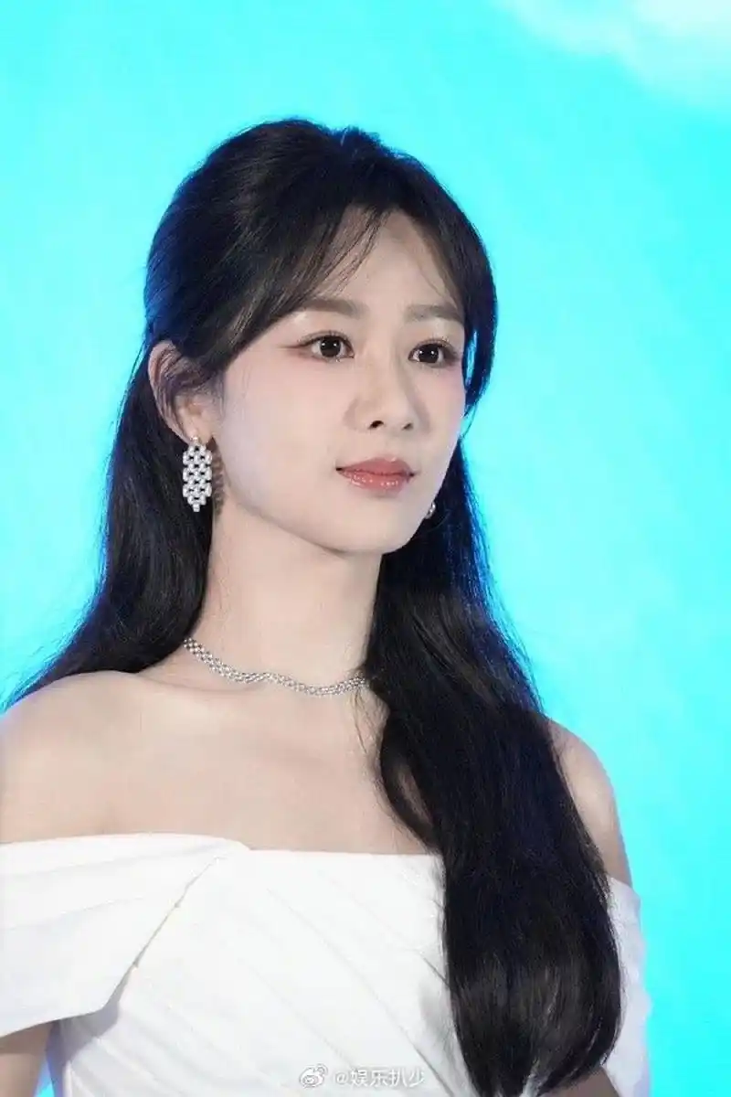 杨紫瘦了的直播状态真的好好,原相机也扛住了,生图好米