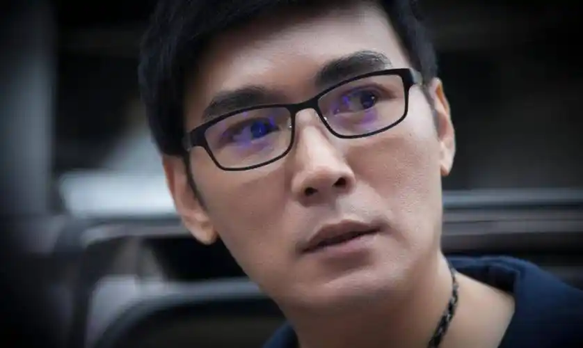 焦恩俊:两段失败婚姻,54岁依旧单身,女儿是他唯一的依靠_黄宛林_父母