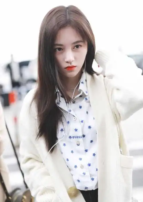 鞠婧祎清纯的感觉太招人爱!说二十岁我都信