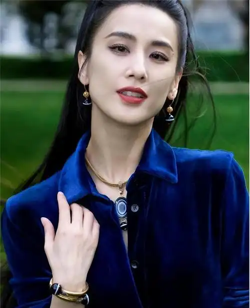 18位女星证件照曝光,没有对比就没有伤害,你觉得谁是天生丽质?