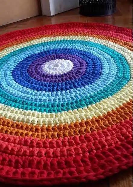 她只用了几团布条线,竟然就钩出了好看又实用的桌垫地垫!