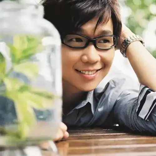 答:当然是我们永远的暖心少年——品冠!