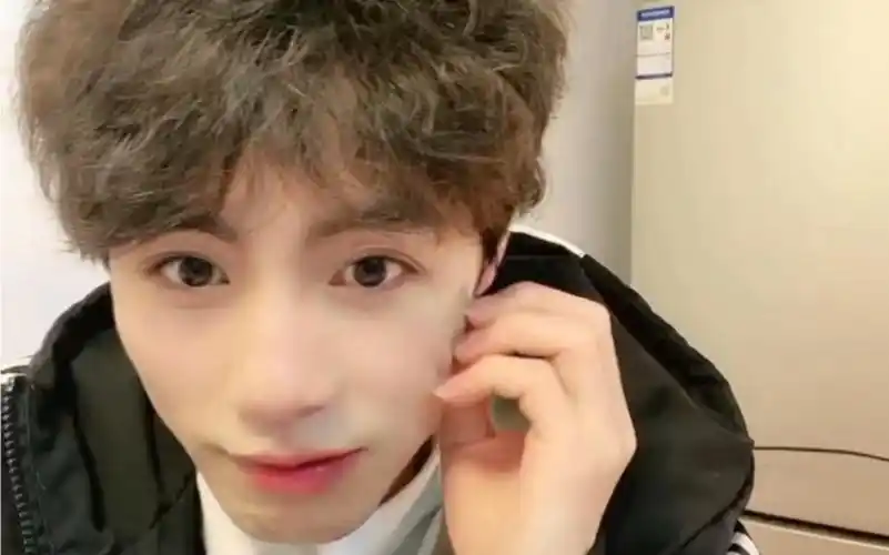 【小九叔i】你的宝藏男孩直播了