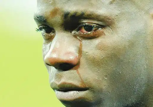 看了让人难过的男人哭泣