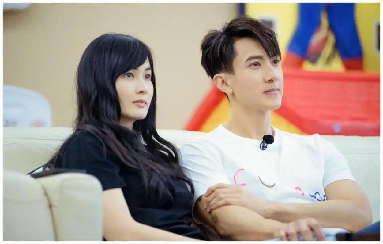 吴尊和林丽莹的爱情故事非常浪漫和美好.