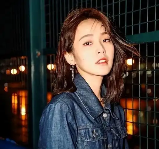 在这个浮躁的时代,我们需要更多像张佳宁这样真实,坚强的人,引领我们