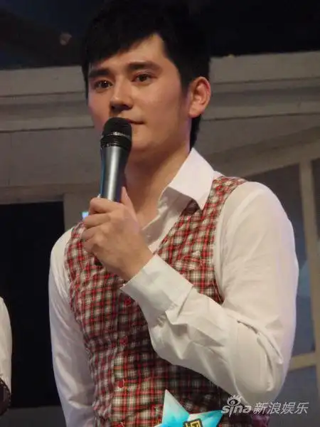 姓名:钱枫生日:1983年9月22日身高:182cm(我自己说的)体重:68kg星座