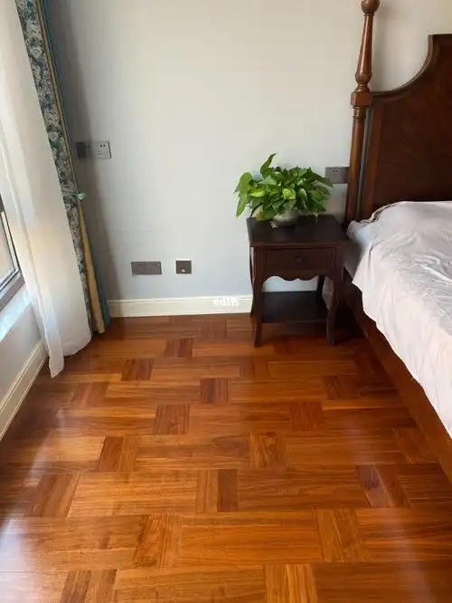 不是红棕色地板老气,是你款式没选对!