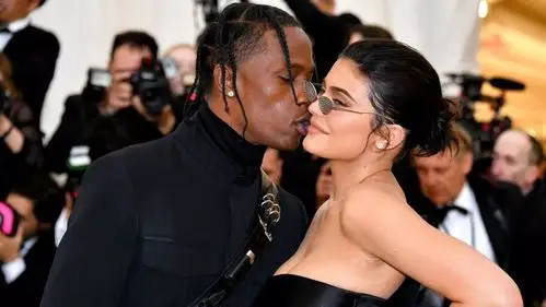看球鞋我就知道 travis scott 怕老婆!