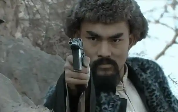 得知消息后,愤怒至极的李云龙立刻决定集结队伍,誓要将黑云寨彻底铲除