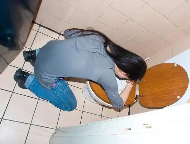 女子腹泻5个月辗转4家医院全院大会诊误诊主任馒头病