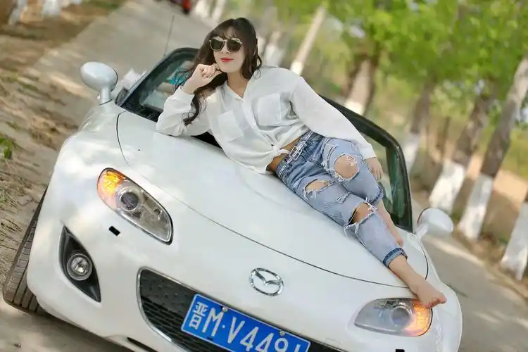 世界很大,终究会回来,遇见刘范民俗文化村跑车美女