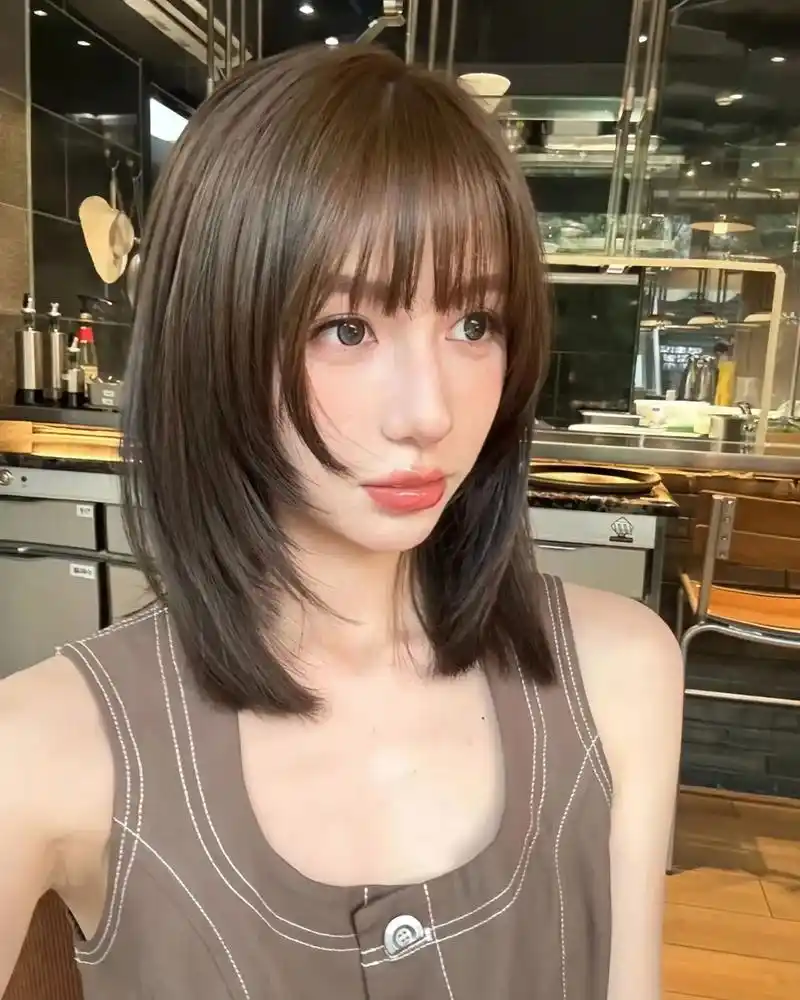 适合所有脸型女生的高层次锁骨短发 冷茶棕