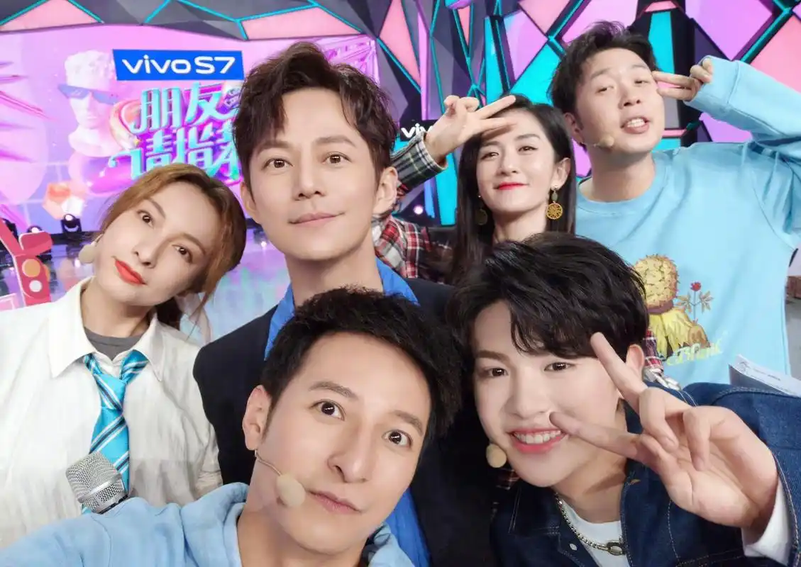 justin&快乐家族大合照释出 前方有一大波小树杈可爱营业