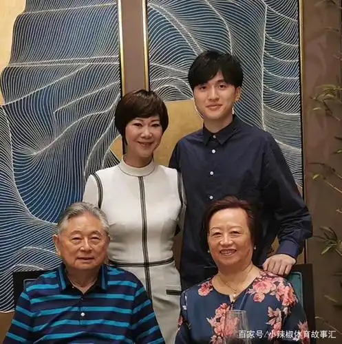 名将曹燕华培养出许昕,二婚嫁高大有钱老公儿子帅气幸福美满