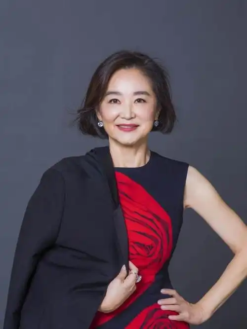 林青霞跨年动态曝光自曝正在学习京剧与旧爱秦祥林仍保持联系