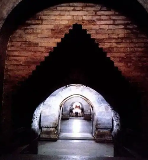 明十三陵灵异事件之谜挖掘陵墓的人无一幸免棺椁诅咒人命