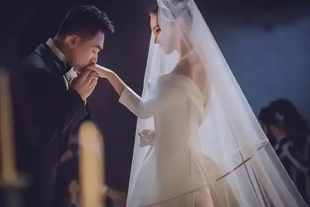 离开李晨10年,张馨予幸福美满:结婚后,又把一手烂牌打成了王炸