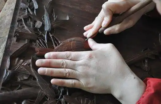 古代先人们首先从石器的制作过程中获得雕刻技术的训练,并孕育着雕刻