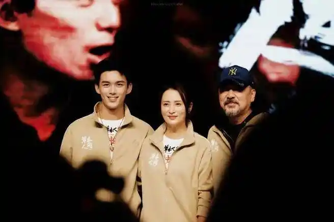 吴磊和陈建斌的错位神图真的是爆笑了哈哈哈!