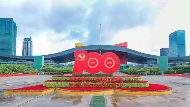 深圳花团锦簇迎接建党100周年,你感受到这浓烈氛围了吗?