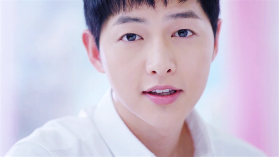 韩国暖男宋仲基吃冰淇淋高清电脑壁纸下载