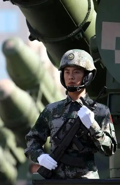 组图中国最帅的80后军人刚毅面孔天使心灵