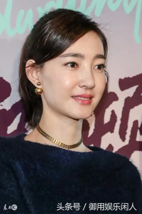 王丽坤亮相活动被拍,网友:笑容真是最美丽的风景!(图片署名: 东方ic)