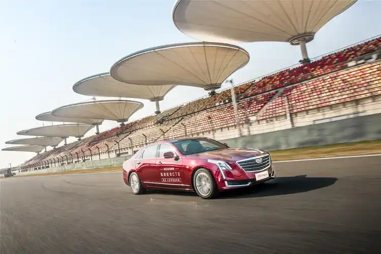 美式西装暴徒,上海国际赛车场试驾凯迪拉克ct6