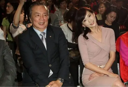 43岁林志玲和老爸一起跳舞,大家注意力都放在第五张