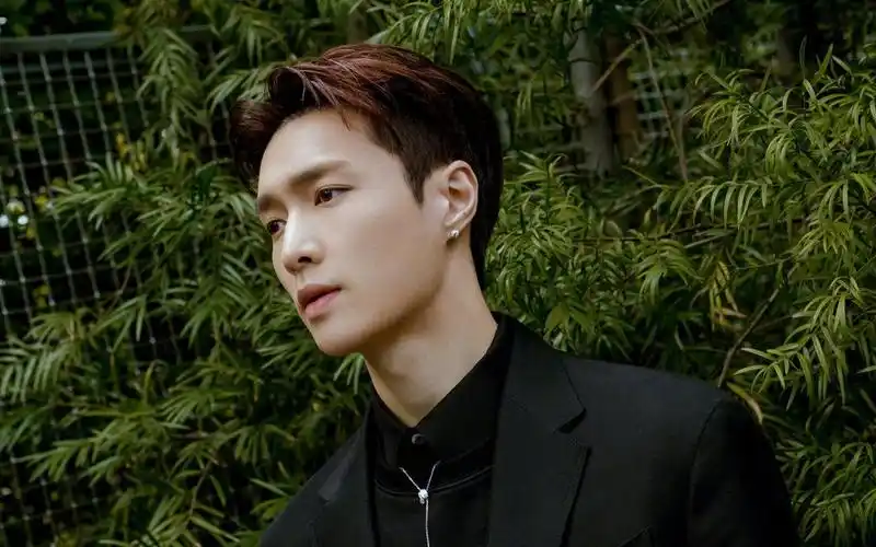 帅气高冷男孩张艺兴个性魅力西装写真,高清壁纸图片,大陆明星-回车