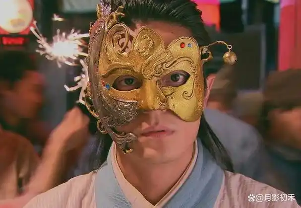 在古装类型的影视剧里,面具可以说是极为常见的一种道具,它是造型艺术