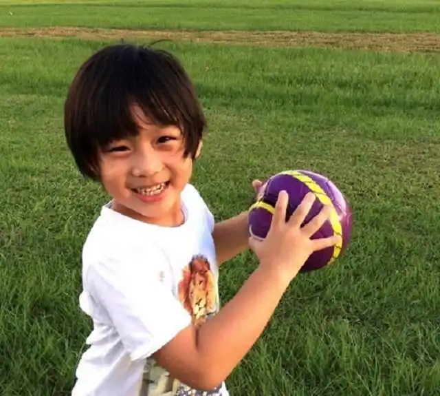 kimi近照曝光不敢认10岁身高就快超172超模妈长腿逆天不输爸