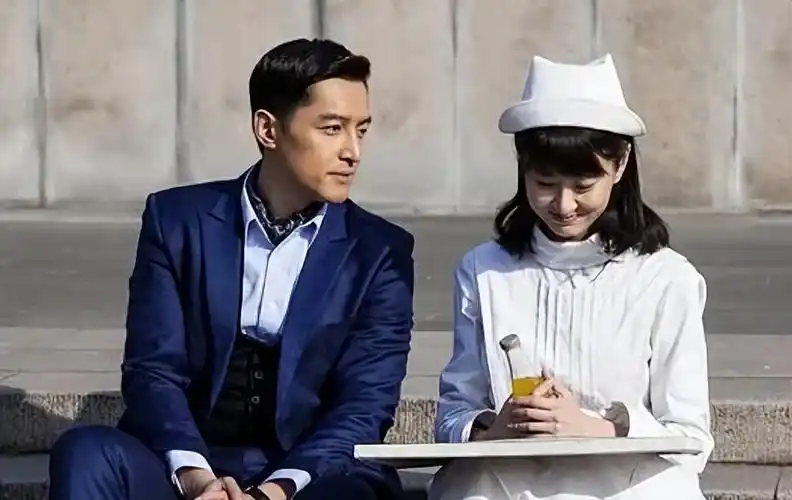 在观众眼里,唯一被诟病的便是王乐君和胡歌的感情线.