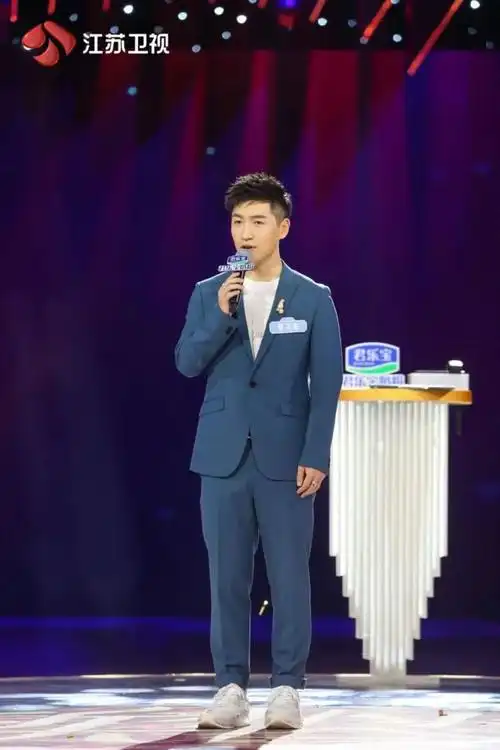 《新相亲大会》第四季视角独特: 人间四月天,上演浪漫的"北极光"和"