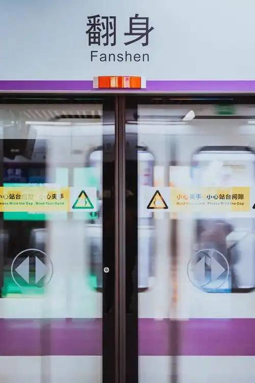 2021年深圳人终于翻身了因为这个网红地铁站