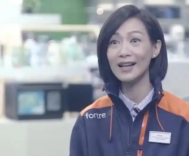 赵学而举办演唱会,演唱多首金曲并与观众互动,分享心路历程