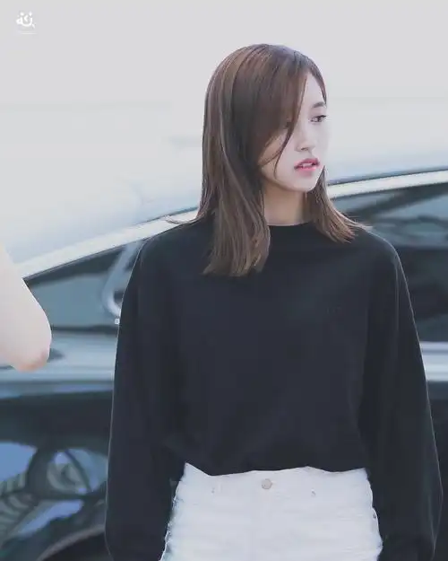 p>名井南(mina),1997年3月24日出生于美国得克萨斯州圣安东尼奥,日本