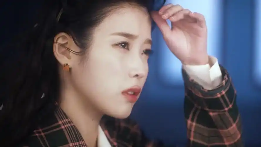 【中字】iu李知恩新曲《lilac》mv ,丽丽太美了吧