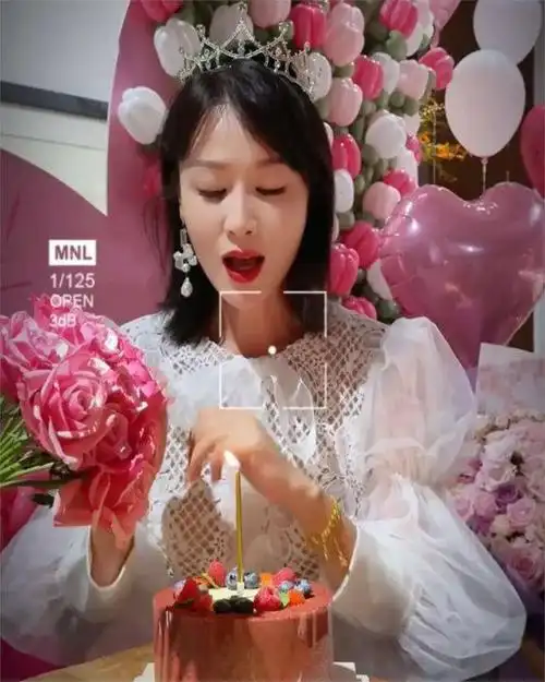 田亮晒照为老婆庆生,夫妇相拥秀恩爱甜蜜,晒出合照两人生活幸福