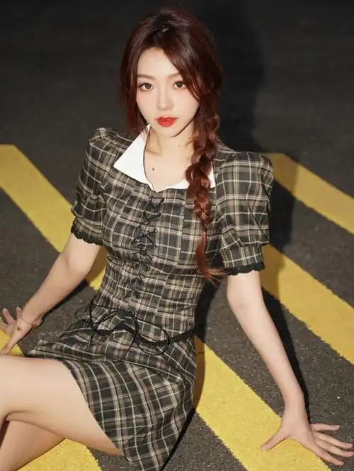 电竞女解说颜值天花板解说天云着连衣短裙美得不可方物